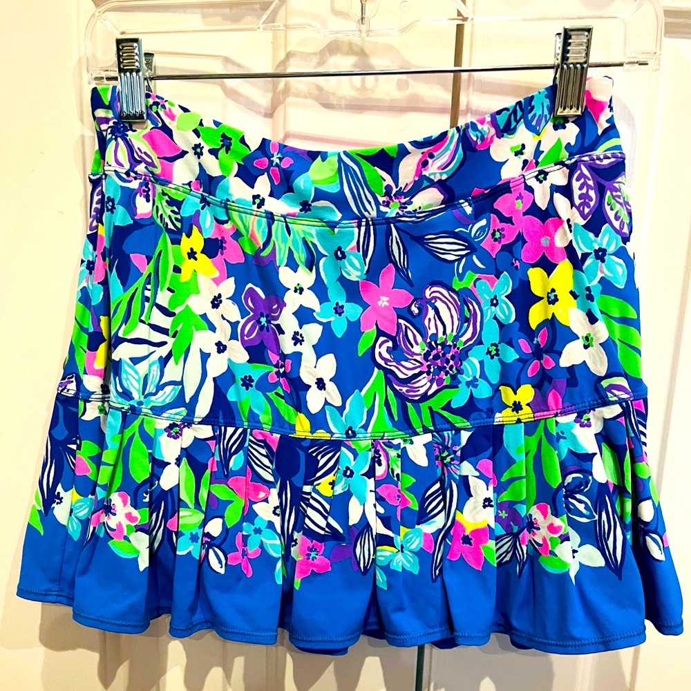 Lilly Pulitzer tennis skirt. Size S. Bright flower pattern